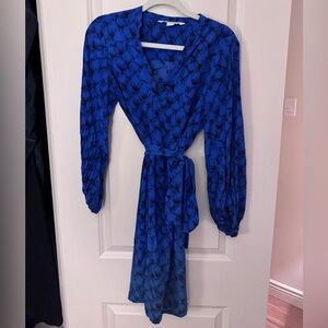 Diane von Furstenberg 100% Silk Blue and Black Snake Print Dress with Tie